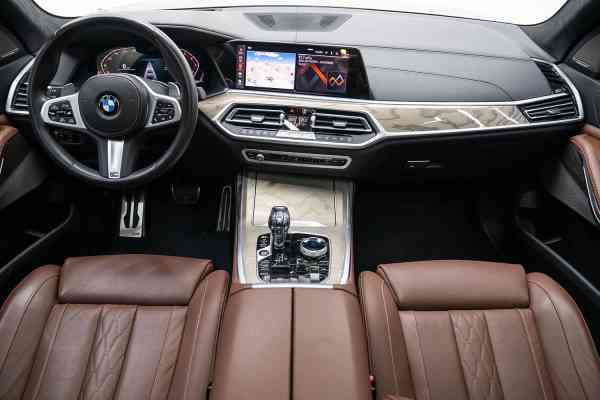 7-seater BMW X7 40i available for rent