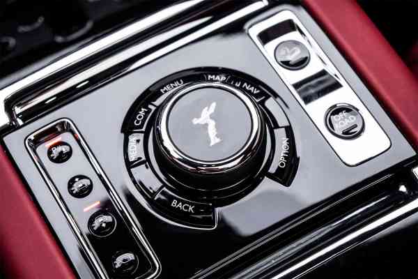 Аренда Роллс Ройс Куллинан 2021 года в Дубае, REF-57