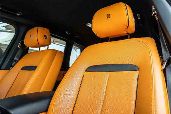 Rent Black Rolls Royce Cullinan in Dubai