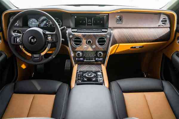 Аренда Роллс Ройс Куллинан 2021 года в Дубае, REF-106