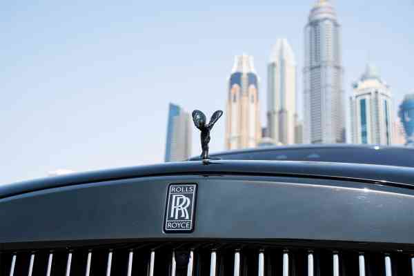 Rent Black Rolls Royce Cullinan in Dubai