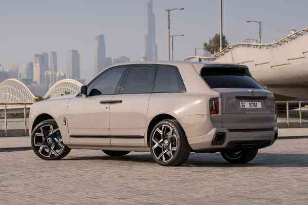 Аренда Rolls Royce Cullinan Black Badge в Дубае