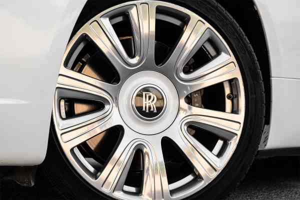 Rent White Rolls Royce Dawn 2016 model, REF-175 in Dubai