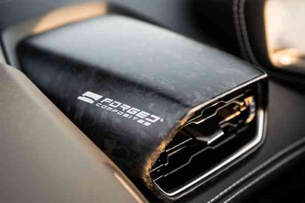 Rent White Lamborghini Huracan Evo Spider in Dubai