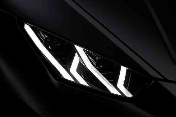 Аренда черного Lamborghini Huracan Evo Spyder в Дубае