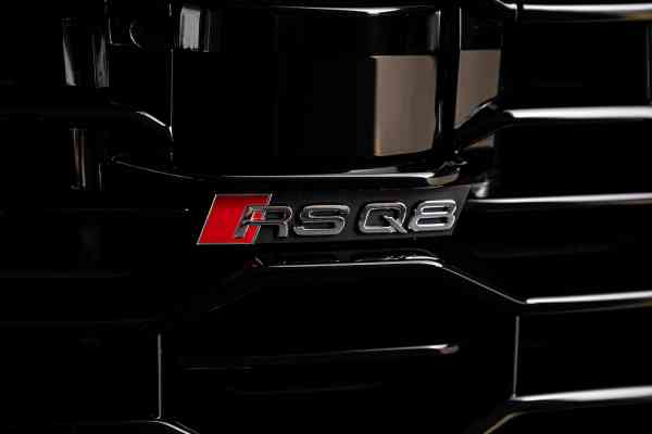 Аренда черного Audi RSQ8 в Дубае