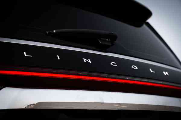 Линкольн Навигатор доступен в аренде