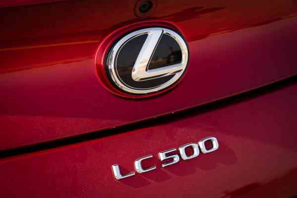 Лексус ЛС500 доступен в аренде вместе с нами!