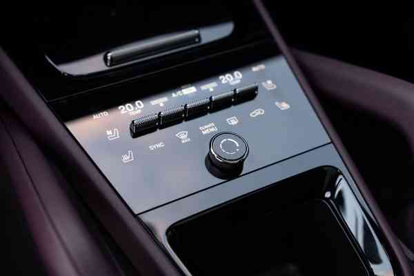 Порш Кайен доступен в аренде в Дубае