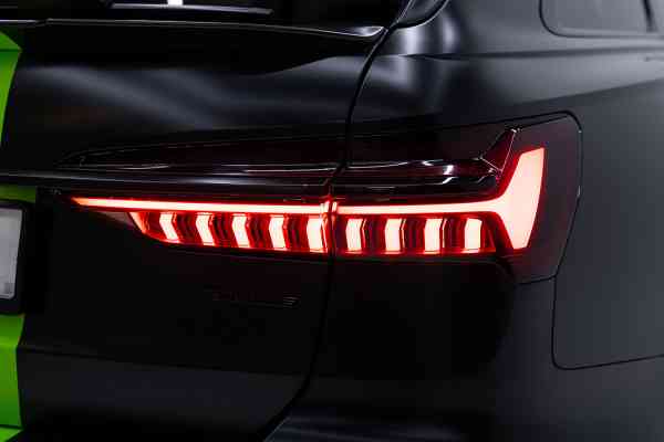 Уникальный черный матовый Audi RS6 Mansory доступен в аренду