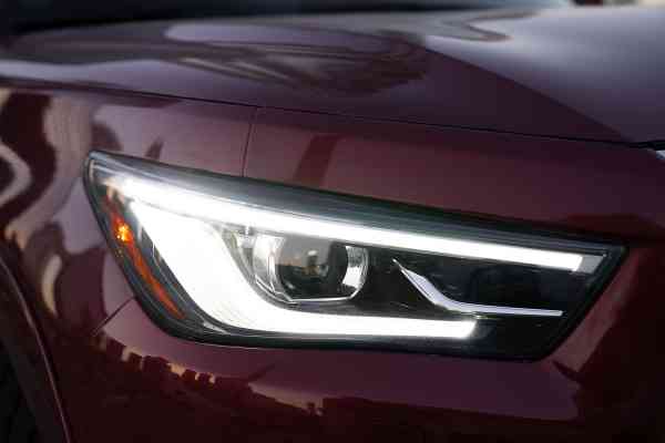 Семейный 7-местный Infiniti QX80 доступен в аренду в Дубае