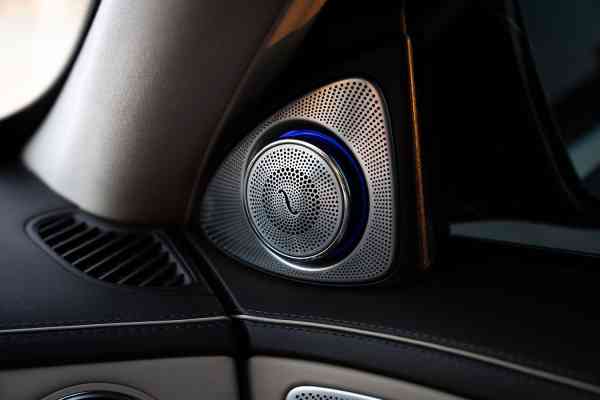 Rent luxurious Mercedes-Benz Maybach in Dubai