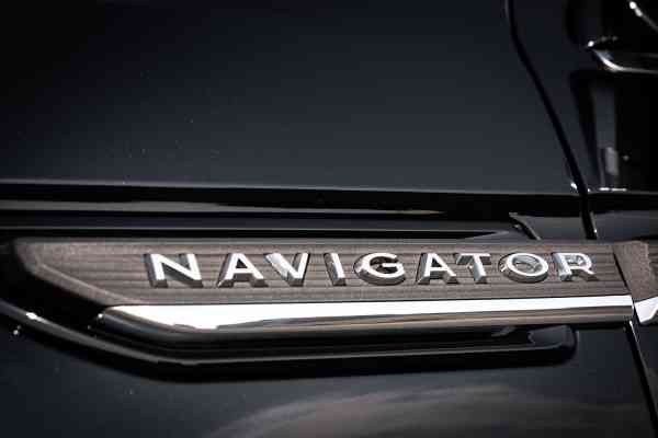 Линкольн Навигатор доступен в аренде