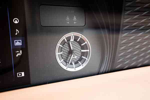 Лексус ЛС500 доступен в аренде вместе с нами!