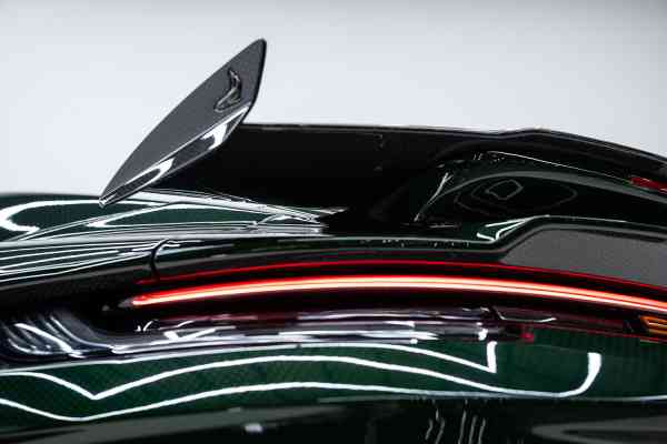 Уникальный карбоновый Porsche Stinger GTR 1/7 доступен в аренду в Дубае