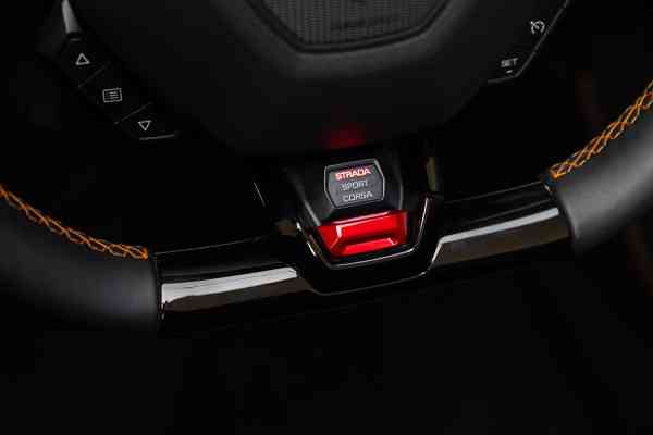 Аренда черного Lamborghini Huracan Evo Spyder в Дубае