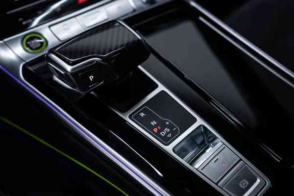 Уникальный черный матовый Audi RS6 Mansory доступен в аренду