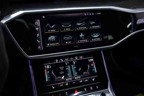 Уникальный черный матовый Audi RS6 Mansory доступен в аренду