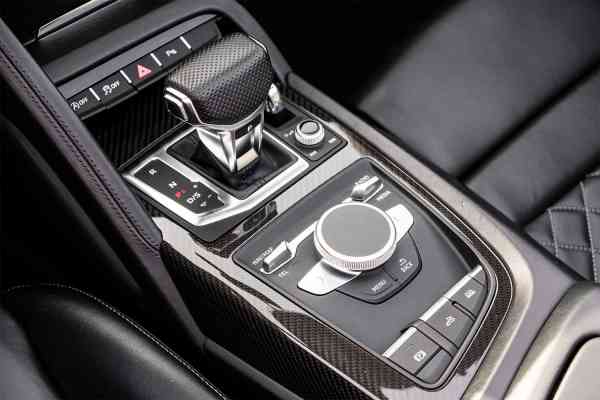 Rent Red Audi R8 Spyder in Dubai