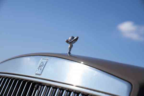 Rent Brown Rolls Royce Cullinan 2025