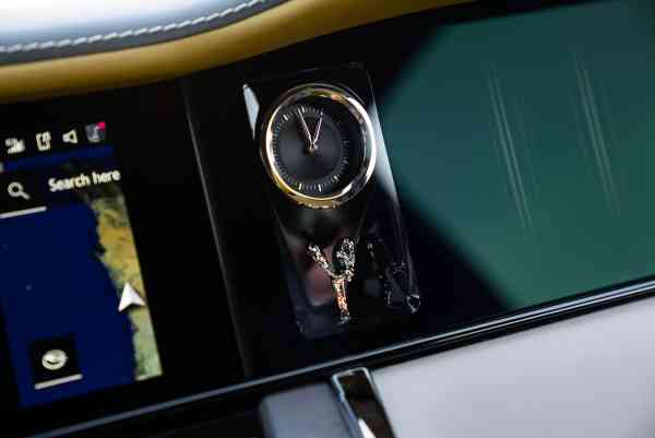 Rent Brown Rolls Royce Cullinan 2025