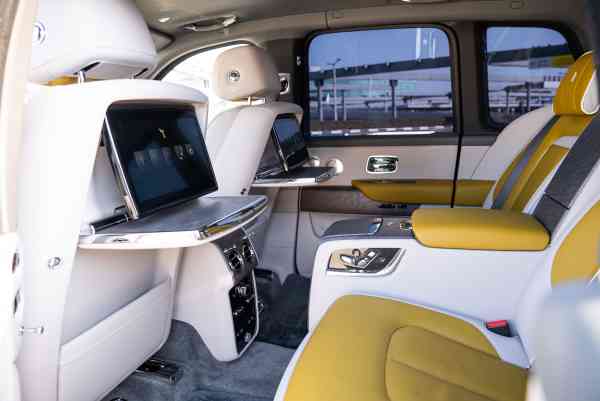 Rent Brown Rolls Royce Cullinan 2025