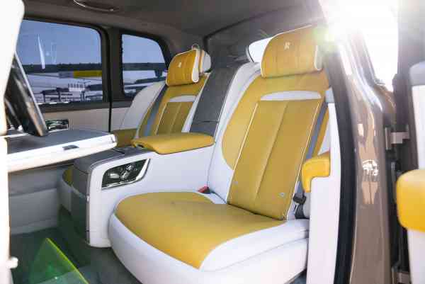 Rent Brown Rolls Royce Cullinan 2025