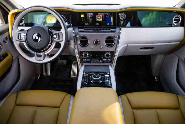 Rent Brown Rolls Royce Cullinan 2025