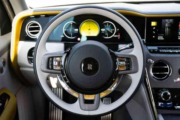 Rent Brown Rolls Royce Cullinan 2025