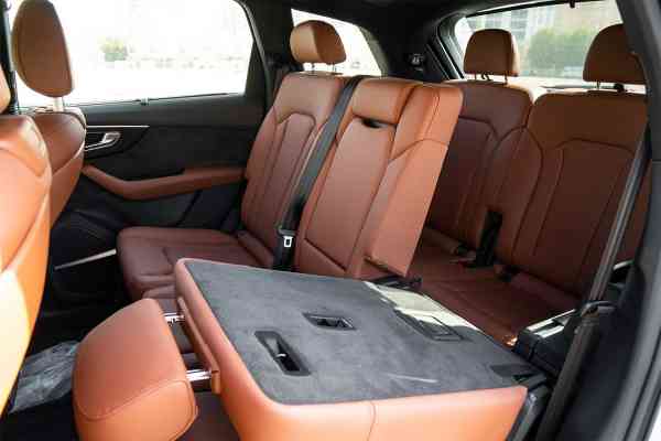 Rent White brand new Audi Q7 2021 model, REF-75 in Dubai