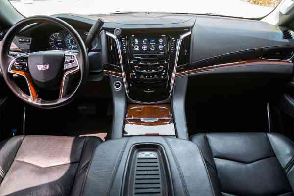 Аренда Cadillac Escalade 2018 года в Дубае, REF-20