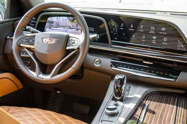 Аренда Cadillac Escalade 2021 года в Дубае, REF-67