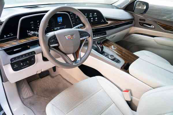 Аренда Cadillac Escalade 2021 года в Дубае, REF-28