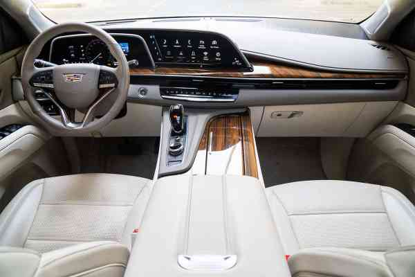 Аренда Cadillac Escalade 2021 года в Дубае, REF-28