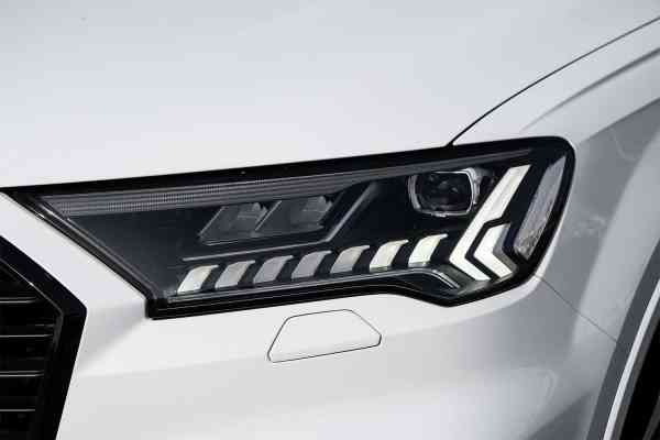 Rent White brand new Audi Q7 2021 model, REF-75 in Dubai