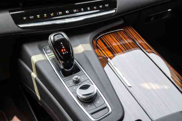 Аренда Cadillac Escalade 2021 года в Дубае, REF-21