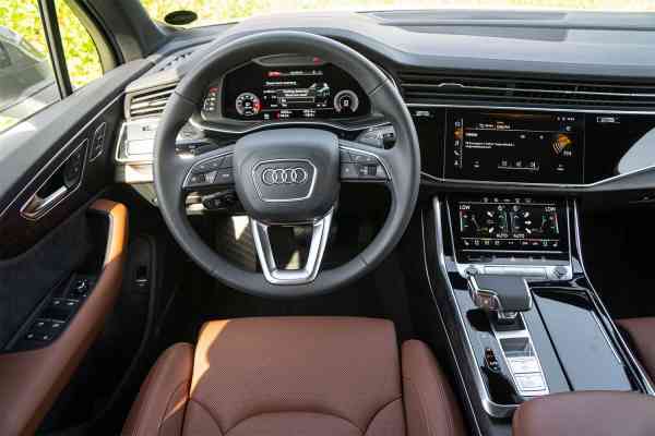 Rent White brand new Audi Q7 2021 model, REF-75 in Dubai