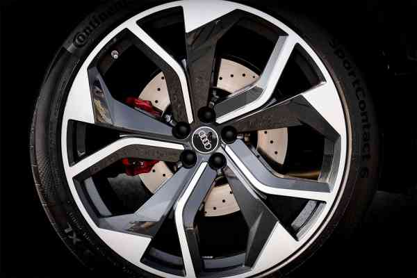 Rent Black brand new Audi Q8 2021 model, REF-90 in Dubai