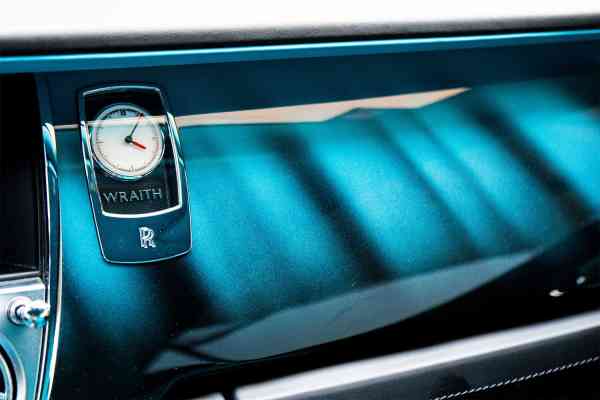 Rent Black Rolls Royce Wraith in Dubai