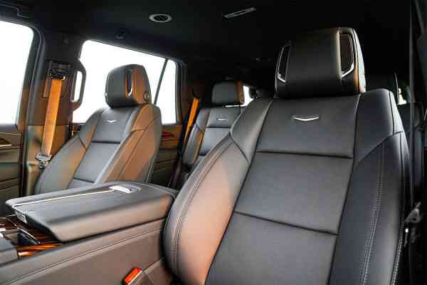 Аренда Cadillac Escalade 2021 года в Дубае, REF-176