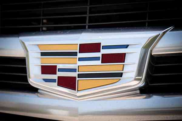 Аренда Cadillac Escalade 2018 года в Дубае, REF-20