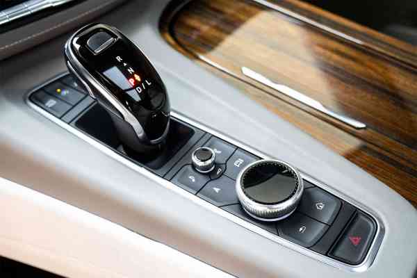 Аренда Cadillac Escalade 2021 года в Дубае, REF-28