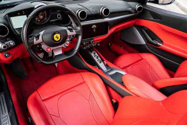 rent Ferrari Portofino