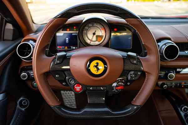 Аренда Феррари 812 Дубай