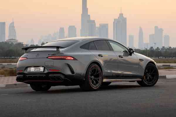 Арендуйте уникальный Mercedes-Benz AMG GT 63 F1 Performance в Дубае