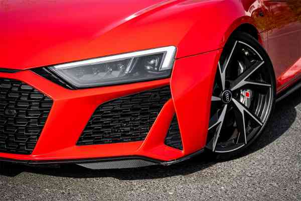 Rent Red Audi R8 Spyder in Dubai