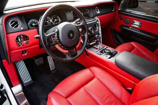 Аренда Роллс Ройс Куллинан 2021 года в Дубае, REF-107