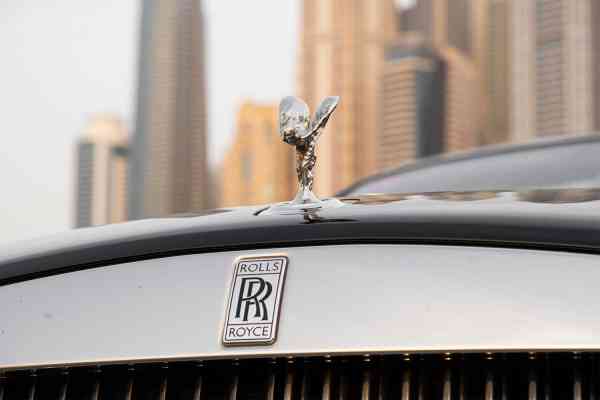 Rent Black Rolls Royce Dawn in Dubai