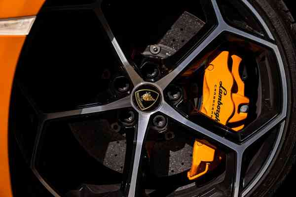 Аренда оранжевого Lamborghini Evo Coupe в Дубае