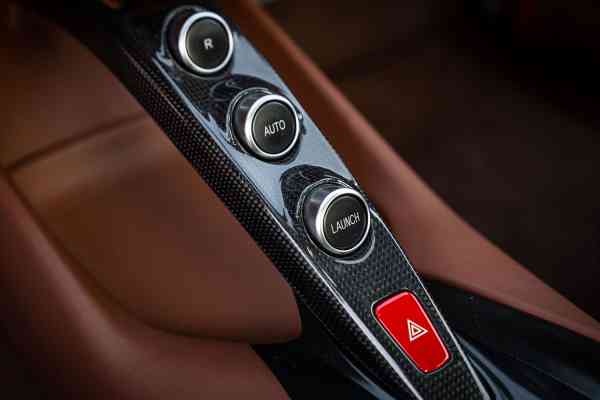 Аренда Феррари 812 Дубай